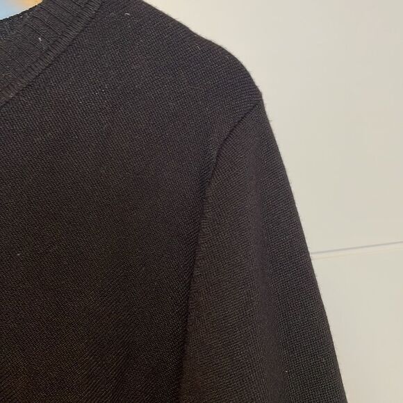 𝅺89th & Madison Crewneck Asymmetric Bottom Sweater Black Size Medium - Picture 8 of 10